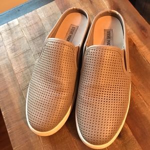 Steve Madden Gray Slides